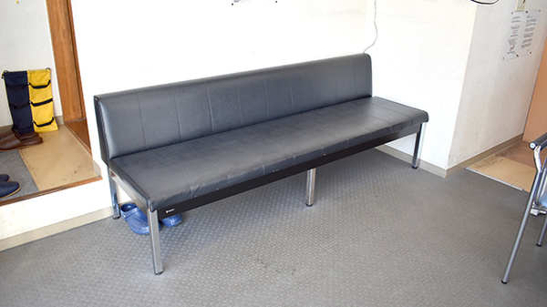 大町調剤薬局の待合スペース