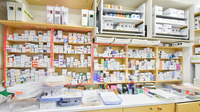 株式会社二十四軒薬局の薬棚