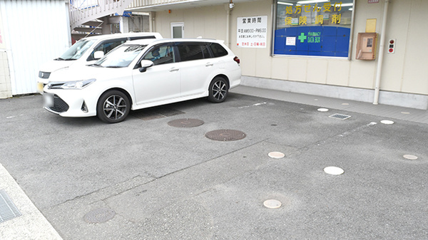 データボックス薬局の駐車場
