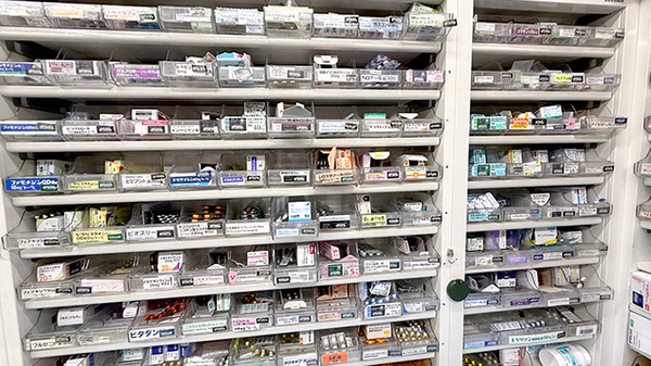 保険調剤薬局トーワの薬棚