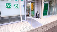 ひかり調剤薬局いのさわ店の入口