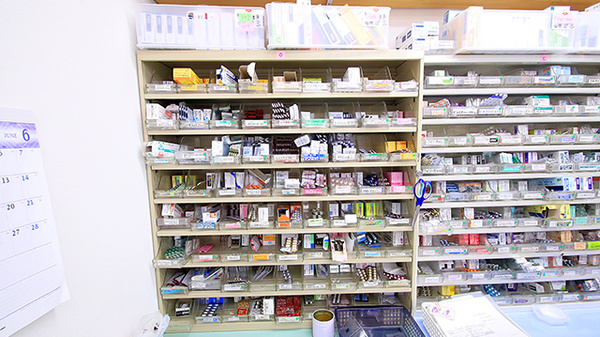 ひかり調剤薬局いのさわ店の薬棚