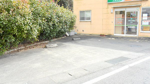 プライム薬局上富田店の駐車場