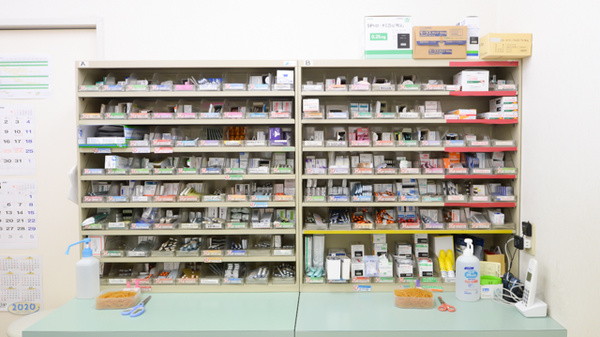 山路薬局　岩出店の薬棚