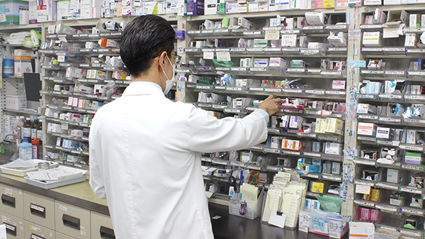 調剤薬局ネットワークの作業風景