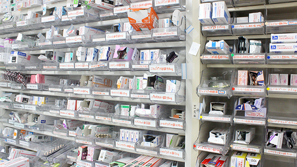 調剤薬局ネットワークの薬棚