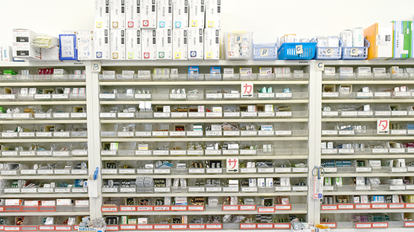 サン薬局　三里店の薬棚