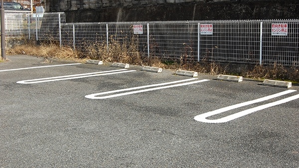 サン薬局　三里店の駐車場