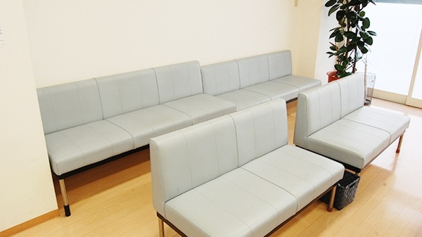 サン薬局　法隆寺北店の待合スペース