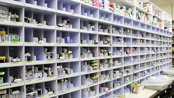 ノムラ薬局　国分寺店の薬棚