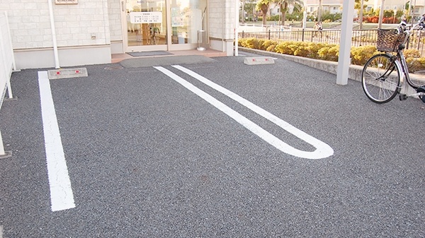 ニック湘南みずき薬局の駐車場