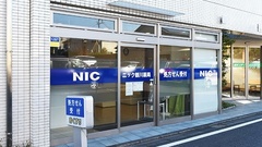 ニック鶴川薬局の外観