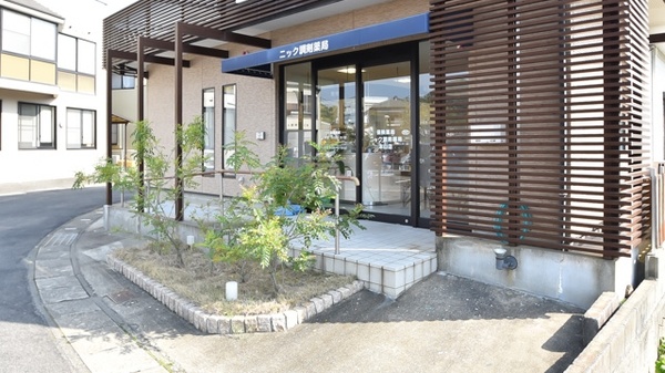 ニック調剤薬局　本山店の入口