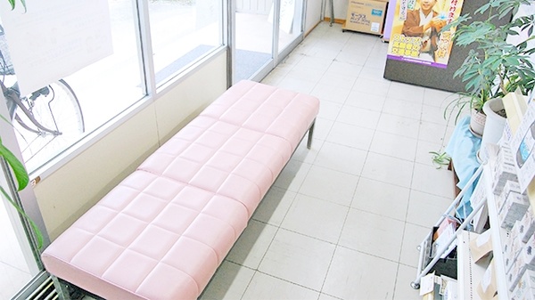ホームケア薬局 仲町店の待合スペース