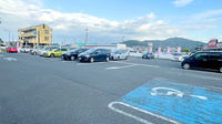ゴダイ薬局 岩滝店の駐車場