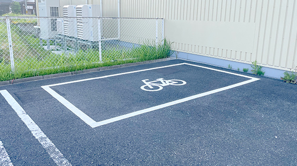 ゴダイ薬局 岩滝店の駐輪場