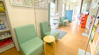 ゴダイ調剤薬局 豊岡千代田店の待合スペース