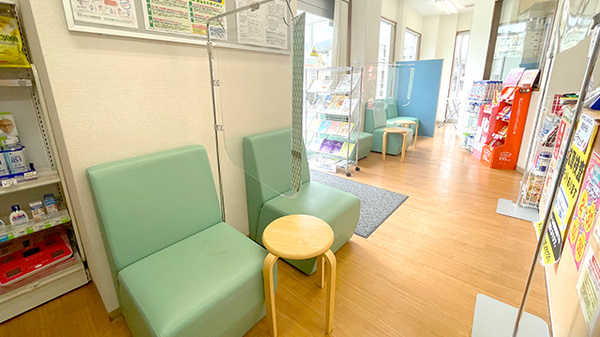 ゴダイ調剤薬局 豊岡千代田店の待合スペース