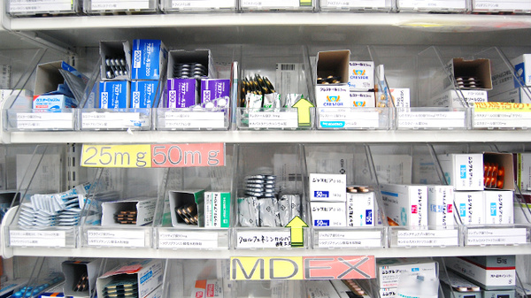 ゴダイ薬局 竹野店の薬棚