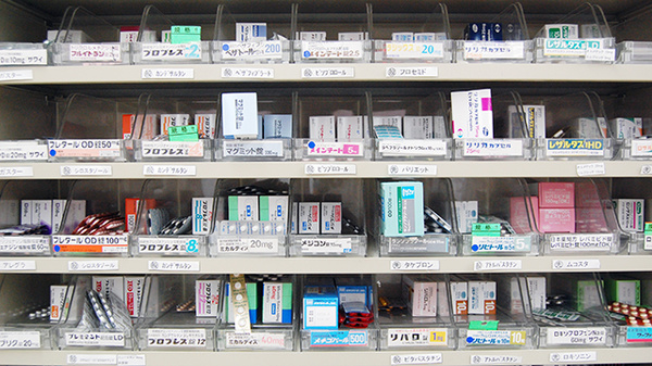 ゴダイ薬局 篠山店の薬棚