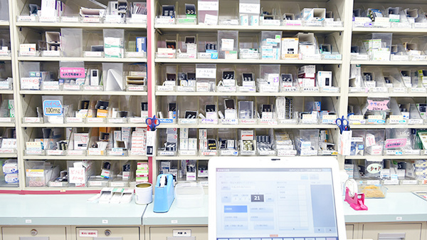 ゴダイ薬局 大塩店の薬棚