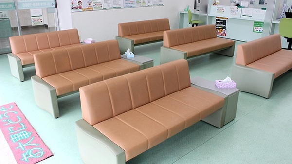 南山堂薬局　研究学園駅前店の待合スペース