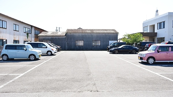 南山堂薬局　平田店の駐車場