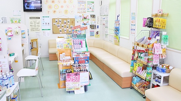 南山堂薬局　横須賀店の待合スペース