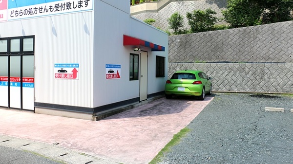 大信薬局　永犬丸店のドライブスルー